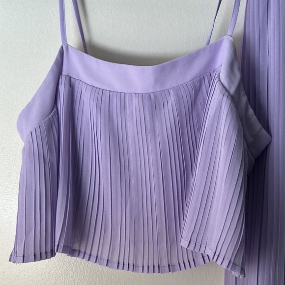 Lilac pleated crop top and midi skirt - Picture 2 of 6